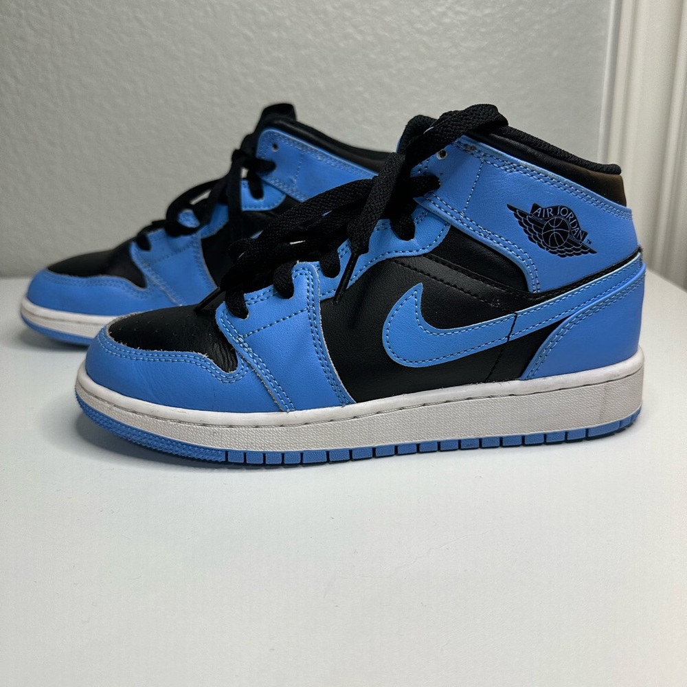 Jordan High-Top Sneakers in Black and Blue